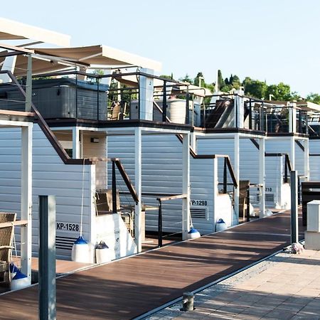 הוילה בפורטורוז Marina Luxury Houseboat Olive מראה חיצוני תמונה