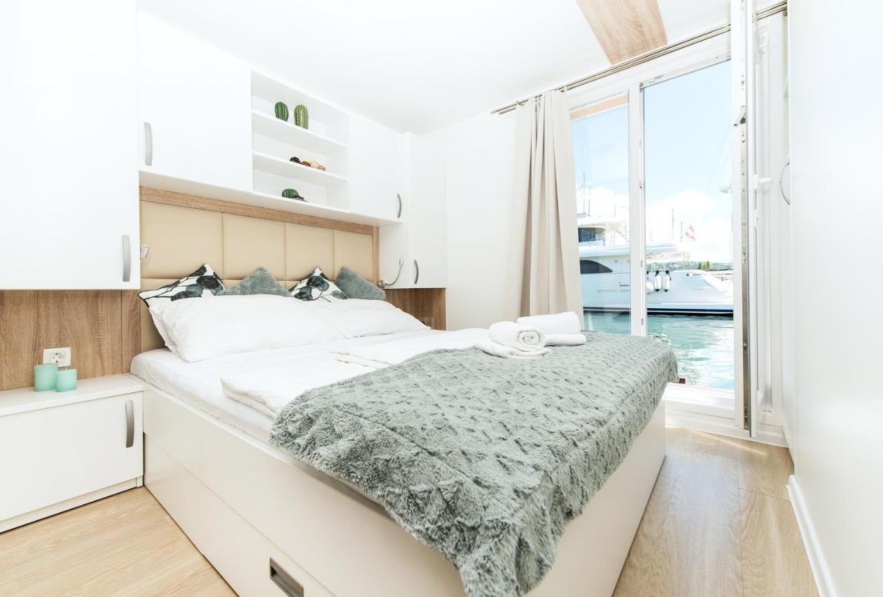 הוילה בפורטורוז Marina Luxury Houseboat Olive מראה חיצוני תמונה